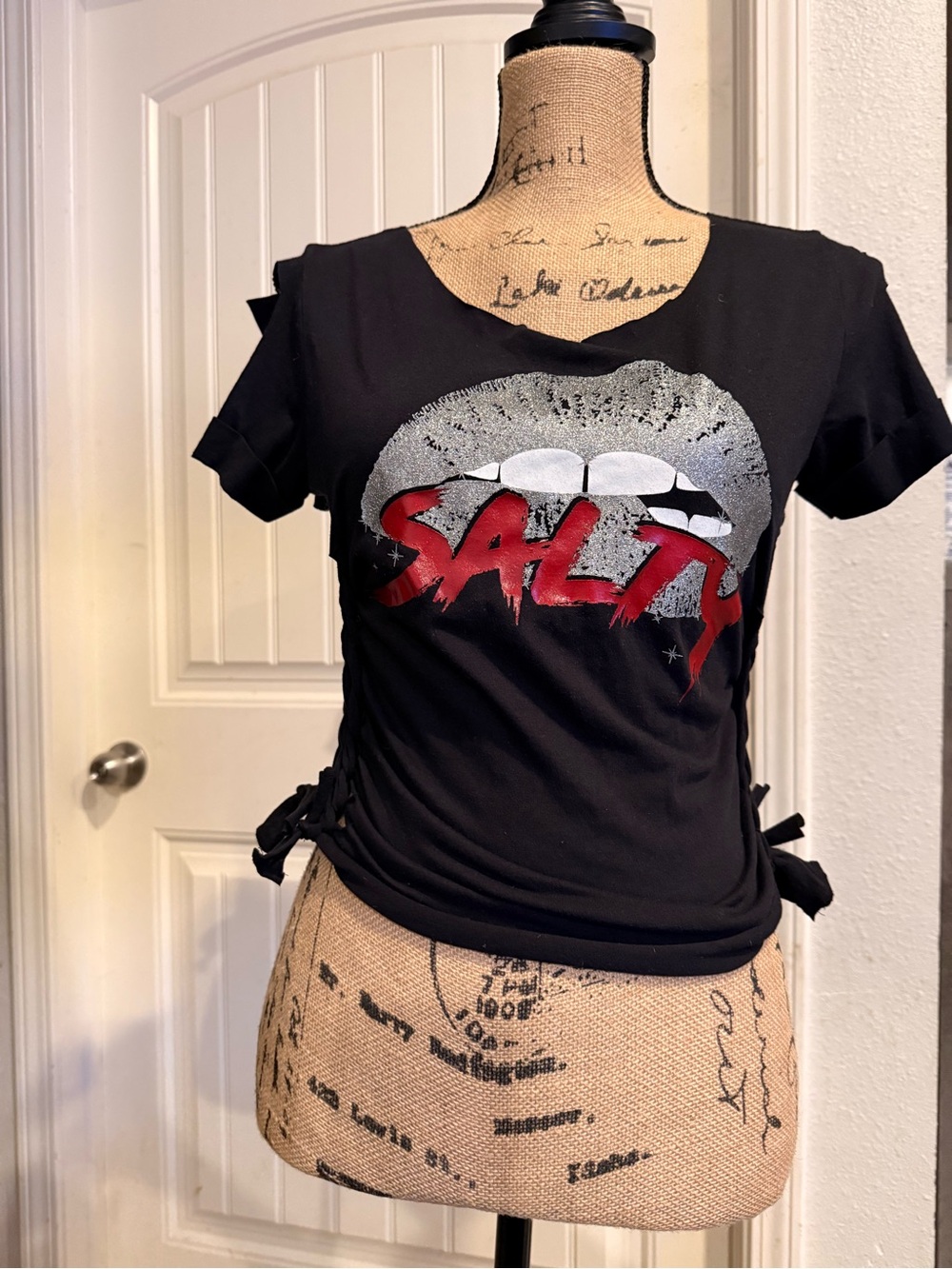 Salty Lips Grunge Cutout T-Shirt – Size Small
